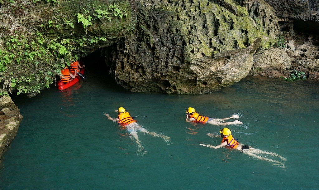 Discover Dark Cave in Phong Nha Ke Bang, Quang Binh