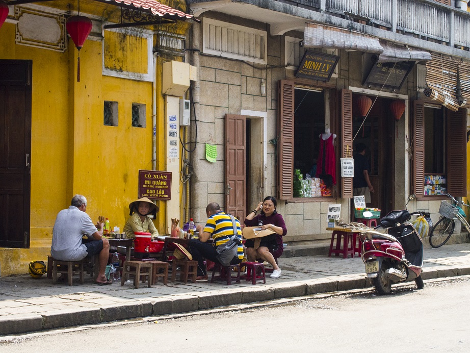 Enjoy food in the street of Hoi An