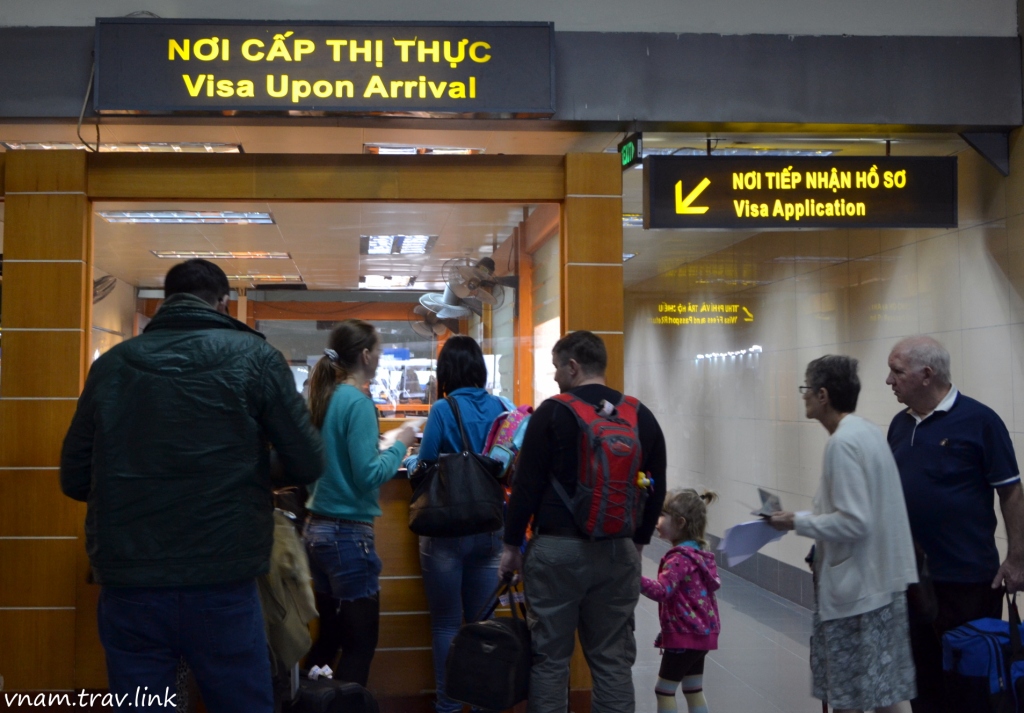 Getting visa on arrival at the airport of Vietnam