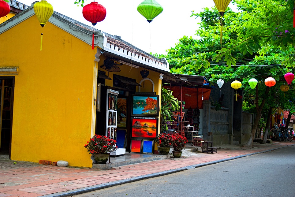Visit the art galleries in Hoi An