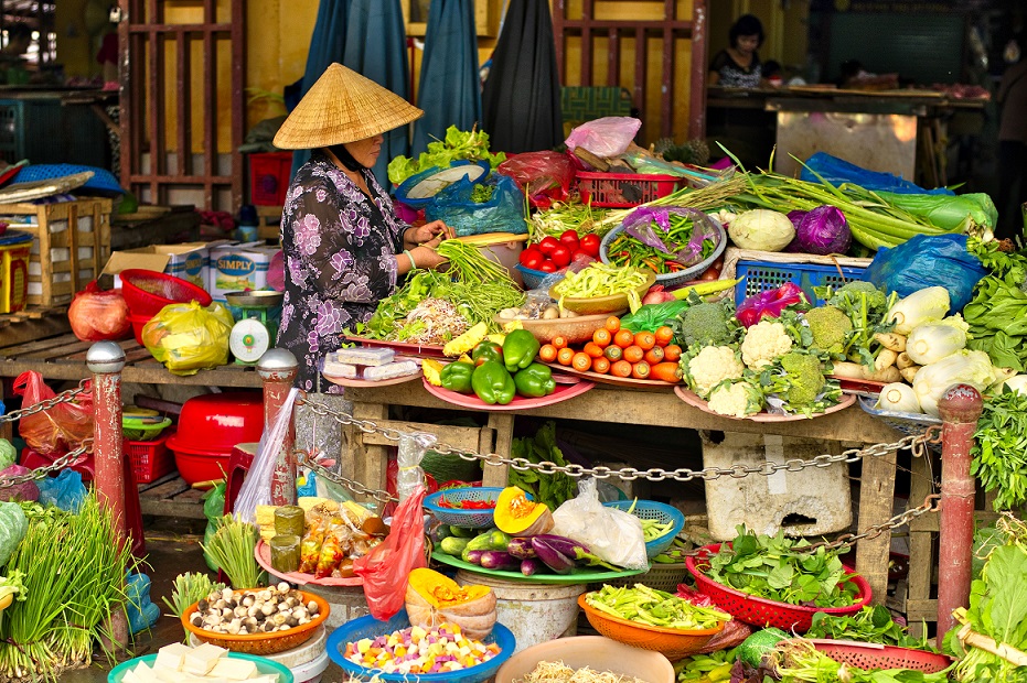 Browse Hoi An Central Market