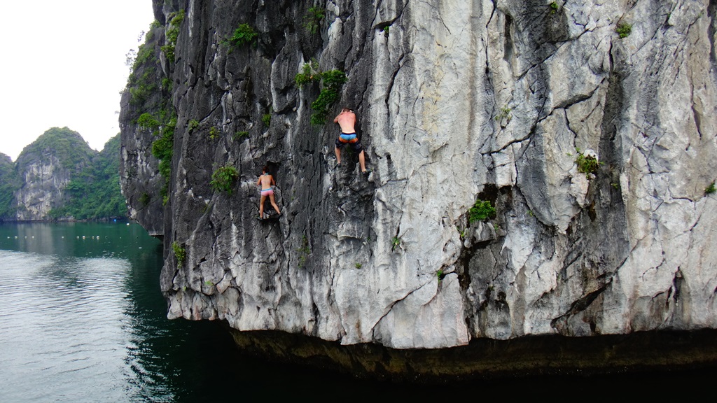 Halong Rock Climbing Tour (photo from vietnam-travel.org)