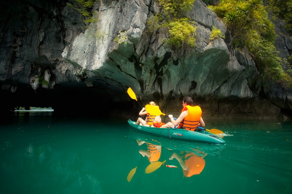 Kayaking in Halong Bay (photo from aucocruises.com)