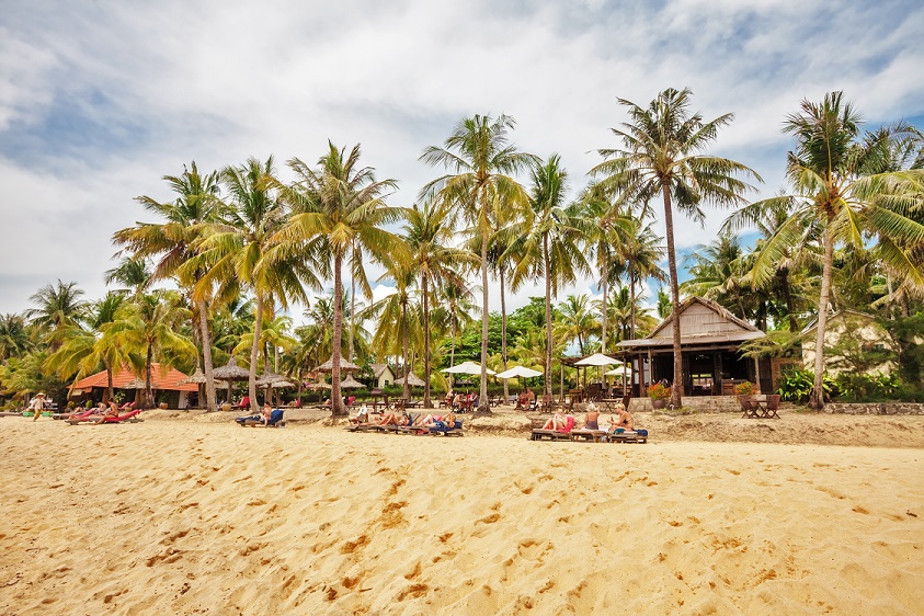 Long Beach is the most popular beach on Phu Quoc island, about 5 km long, located south of Dong Dong town