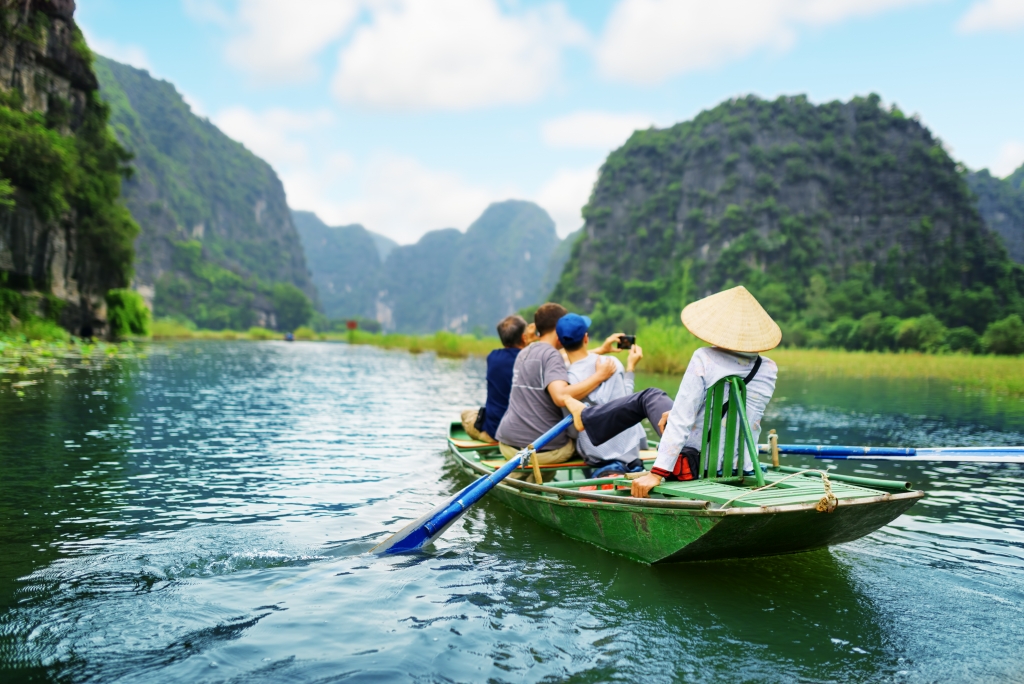 Discover Tam Coc and Bich Dong Pagoda by boat (Ninh Binh province, Vietnam)