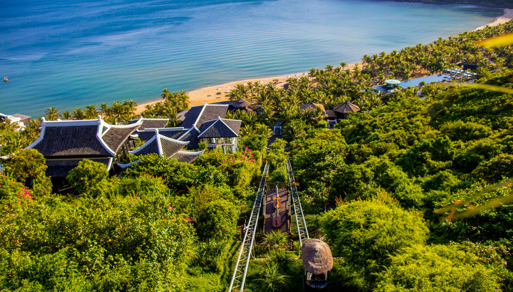 Nam Tram cable car - Intercontinental Hotel Da Nang
